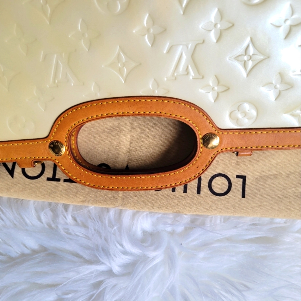 Louis Vuitton Bag - Picture 7 of 9